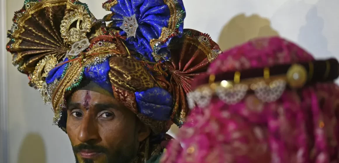 Mass Hindu wedding defies poverty and persecution in Pakistan