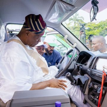 FG ROLLS OUT SIXTY-FOUR CNG BUSESTO MARK NIGERIA’S 64TH INDEPENDENCE ANNIVERSARY